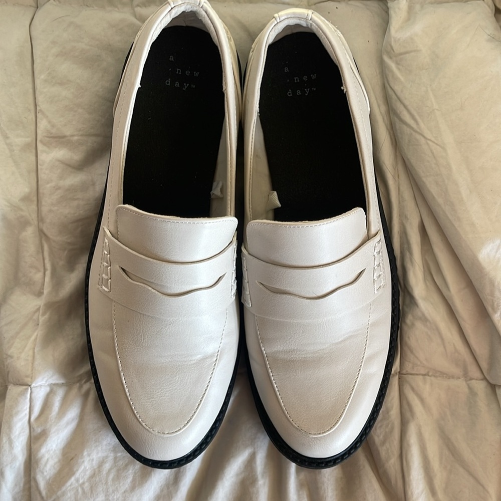 Shoes - Picture 5 of 5